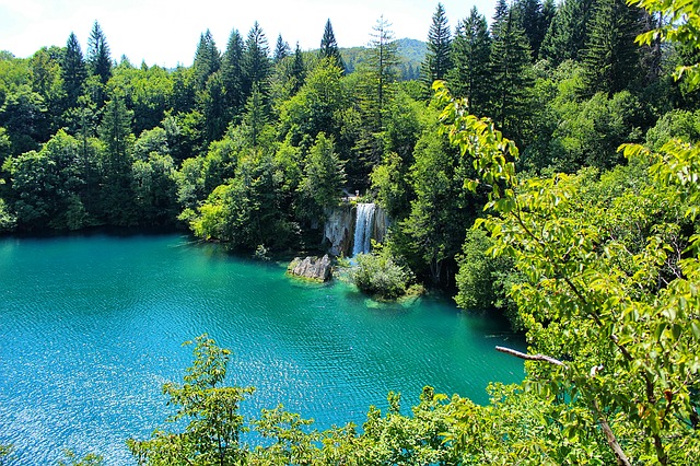 lake-1272660_640