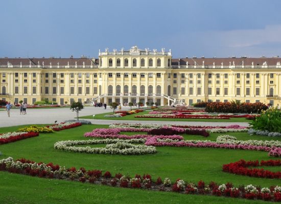 schonbrunn-palace-1735571_1920